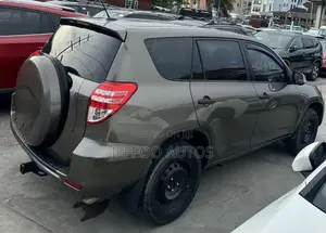 Toyota RAV4 2.5 2011 Brown