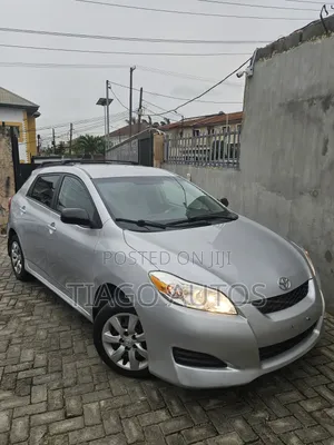 Toyota Matrix S Hatchback AWD (2.4L 4cyl 4A) 2011 Silver