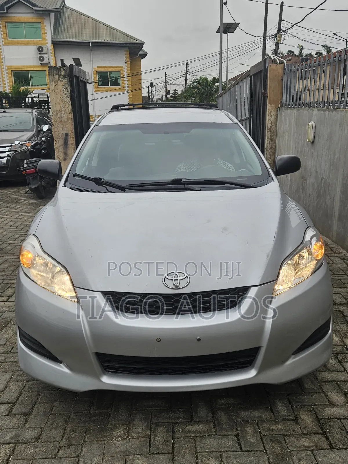 Toyota Matrix S Hatchback AWD (2.4L 4cyl 4A) 2011 Silver