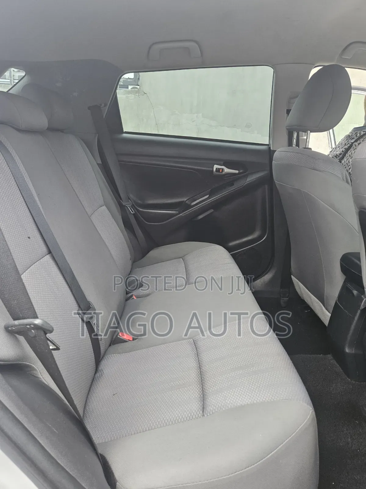 Toyota Matrix S Hatchback AWD (2.4L 4cyl 4A) 2011 Silver
