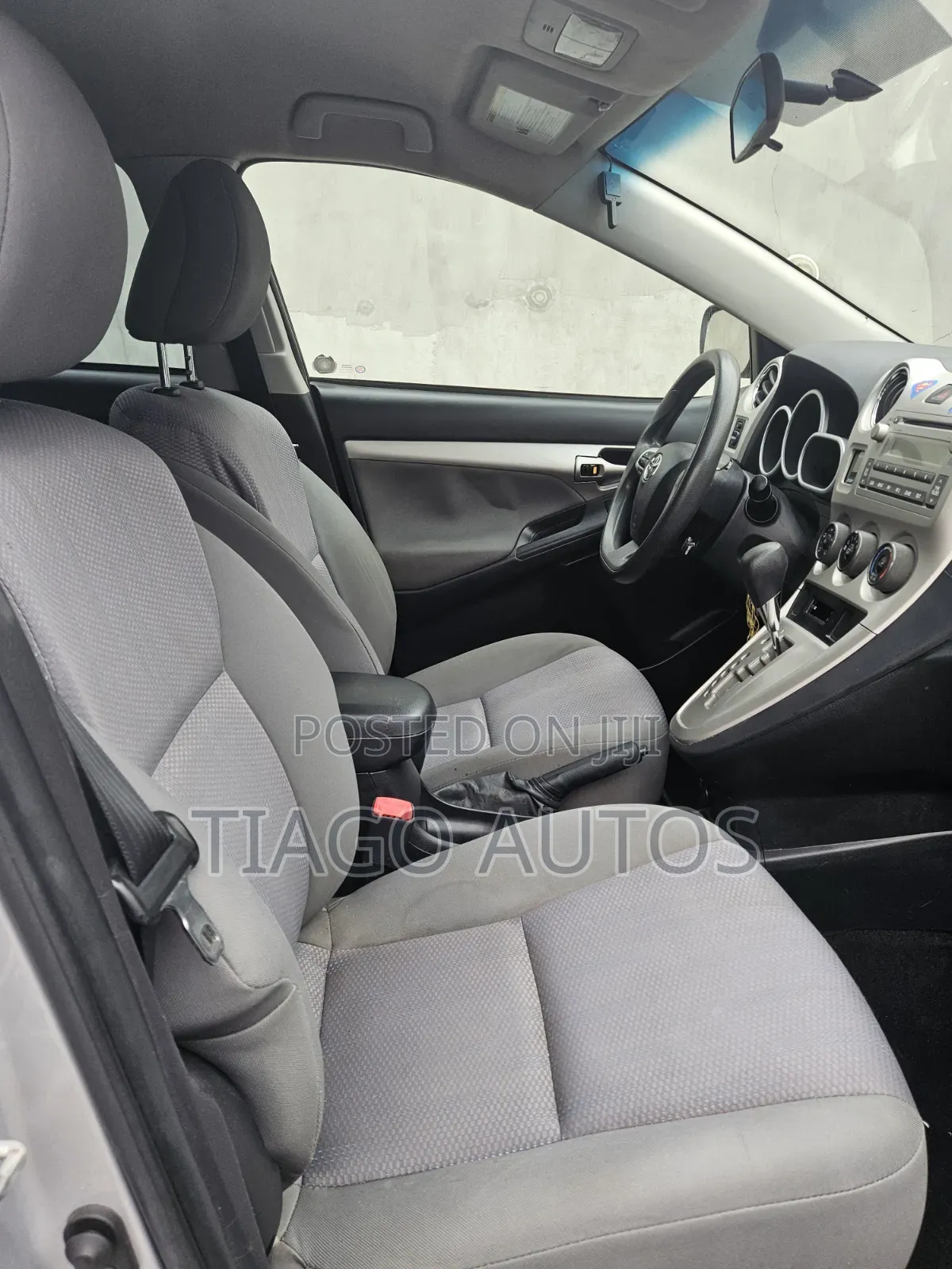 Toyota Matrix S Hatchback AWD (2.4L 4cyl 4A) 2011 Silver