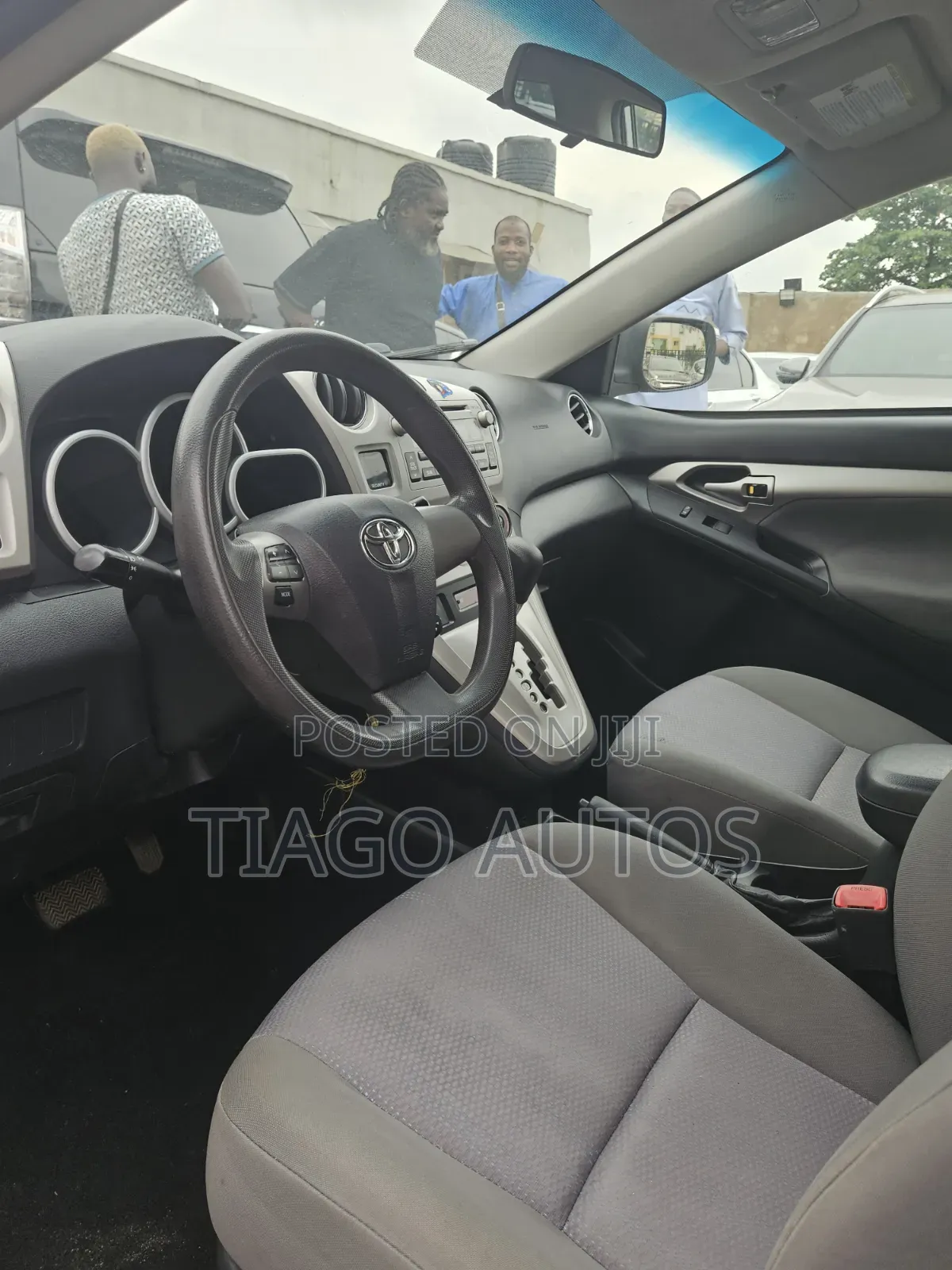 Toyota Matrix S Hatchback AWD (2.4L 4cyl 4A) 2011 Silver