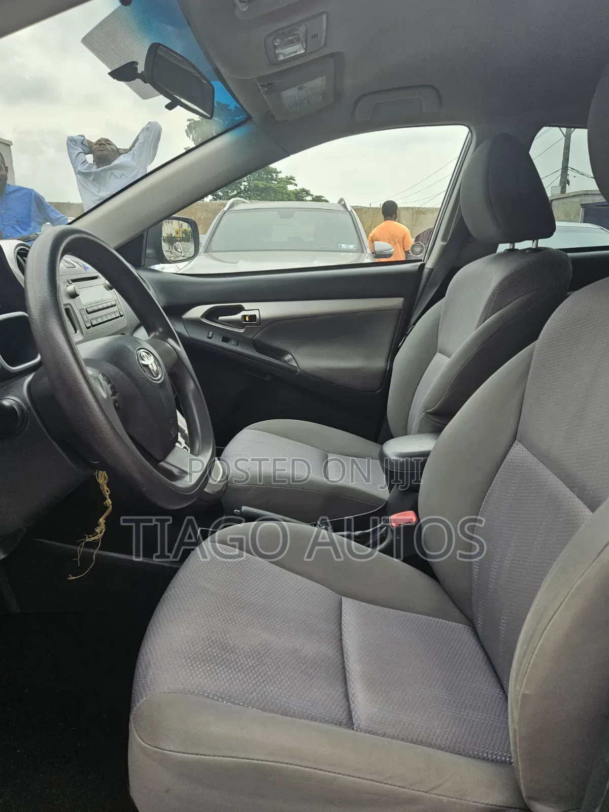 Toyota Matrix S Hatchback AWD (2.4L 4cyl 4A) 2011 Silver