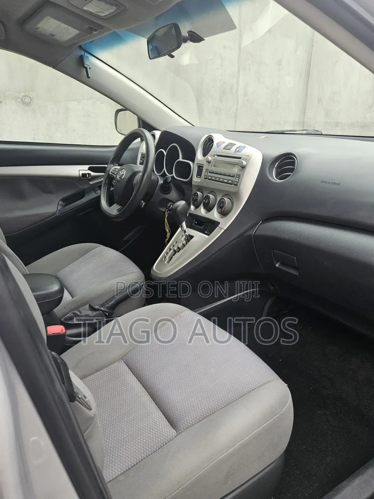 Toyota Matrix S Hatchback AWD (2.4L 4cyl 4A) 2011 Silver
