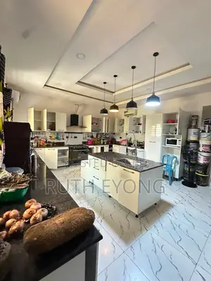 4bdrm Duplex in Chevron for sale
