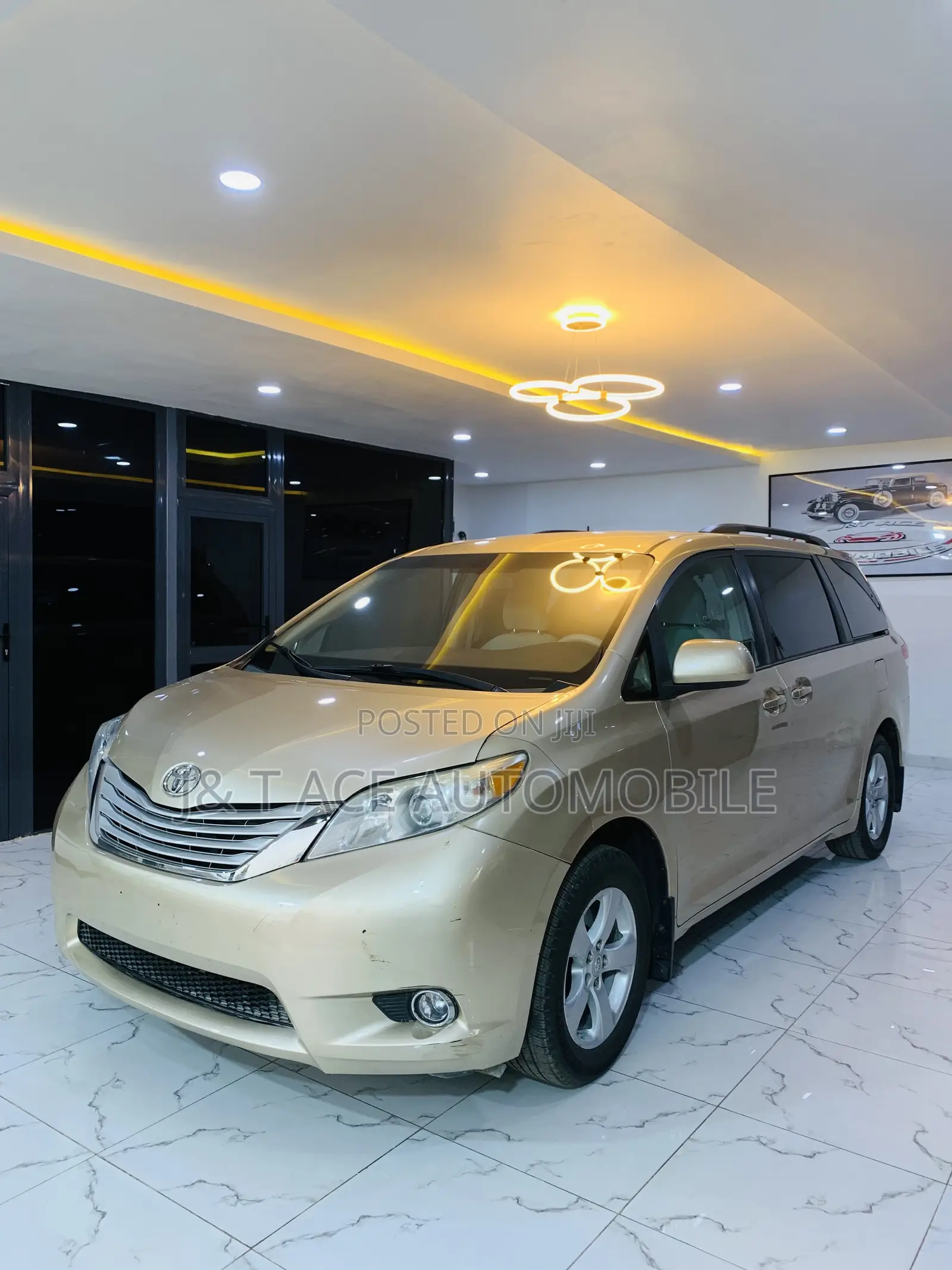 Toyota Sienna 2010 Gold
