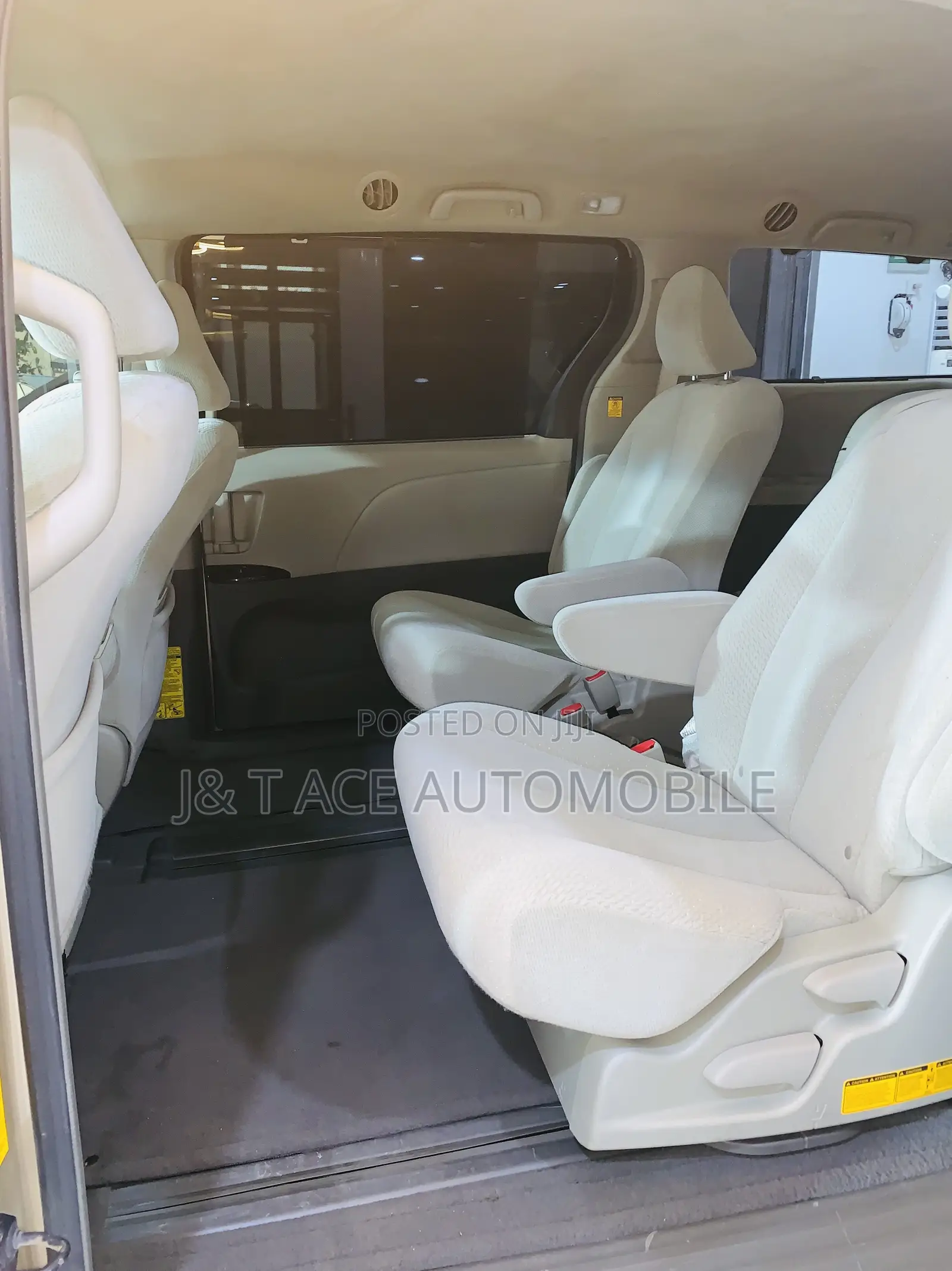 Toyota Sienna 2010 Gold