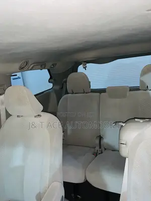 Toyota Sienna 2010 Gold
