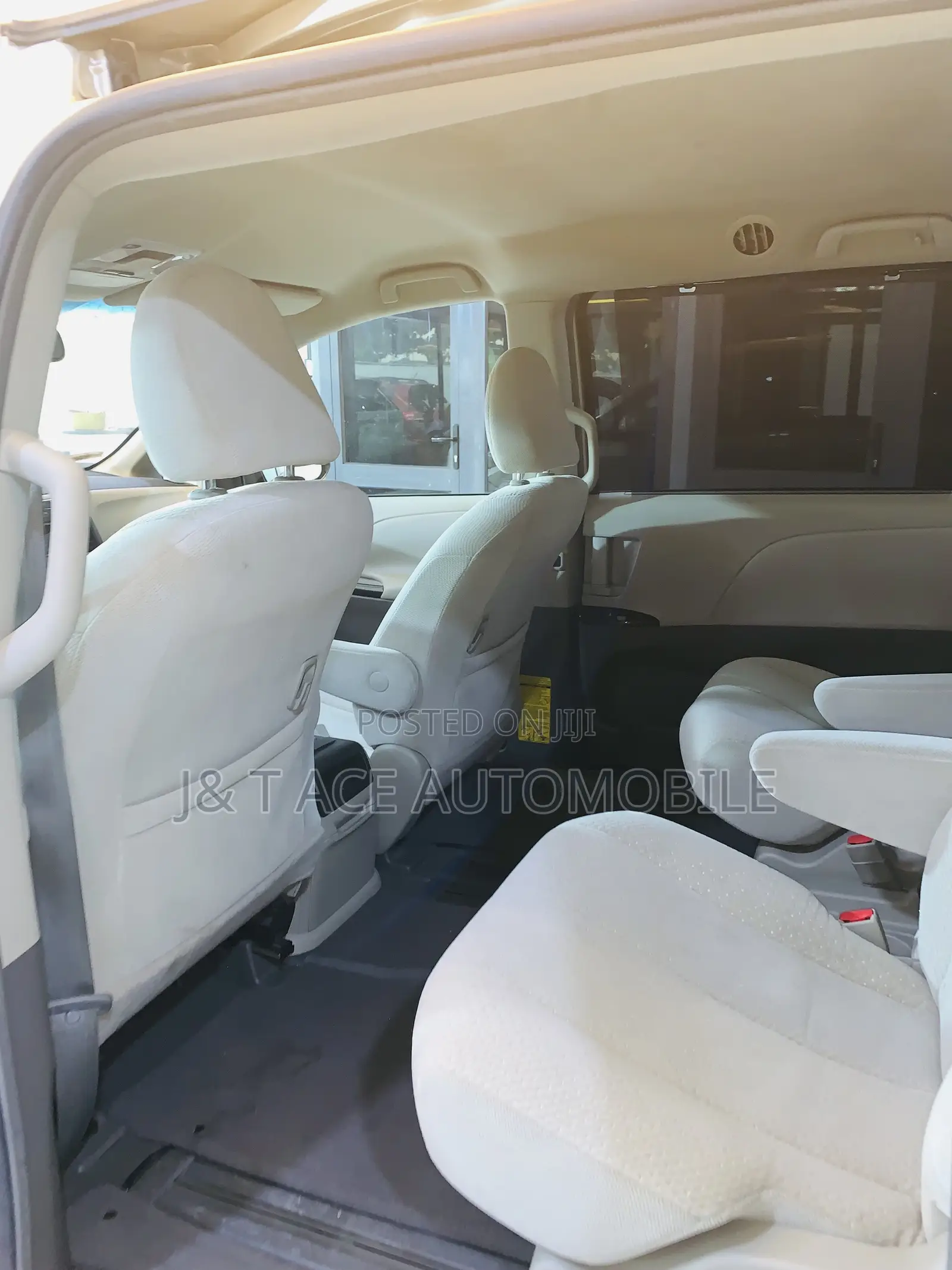Toyota Sienna 2010 Gold