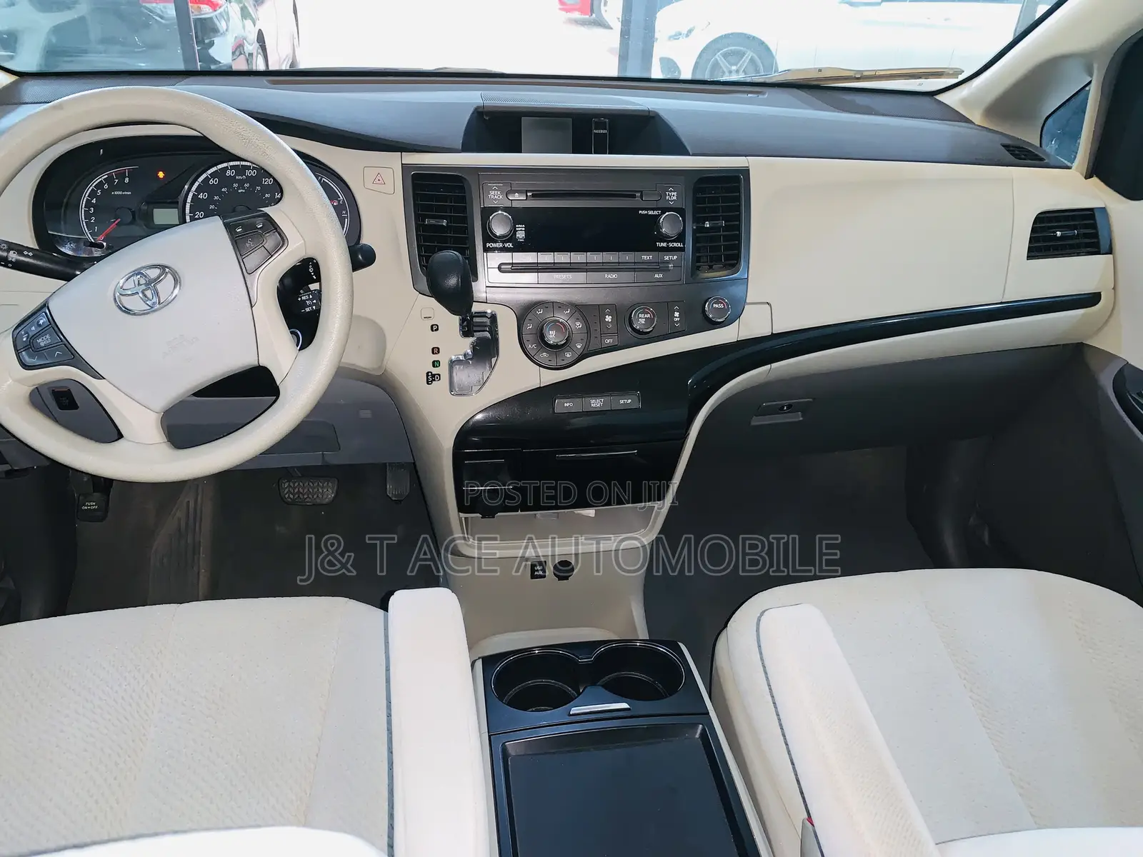 Toyota Sienna 2010 Gold