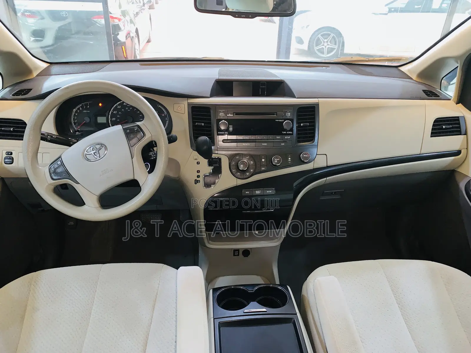 Toyota Sienna 2010 Gold