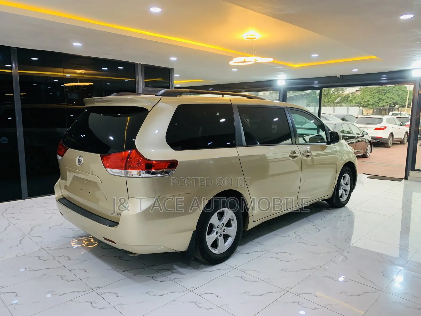 Toyota Sienna 2010 Gold