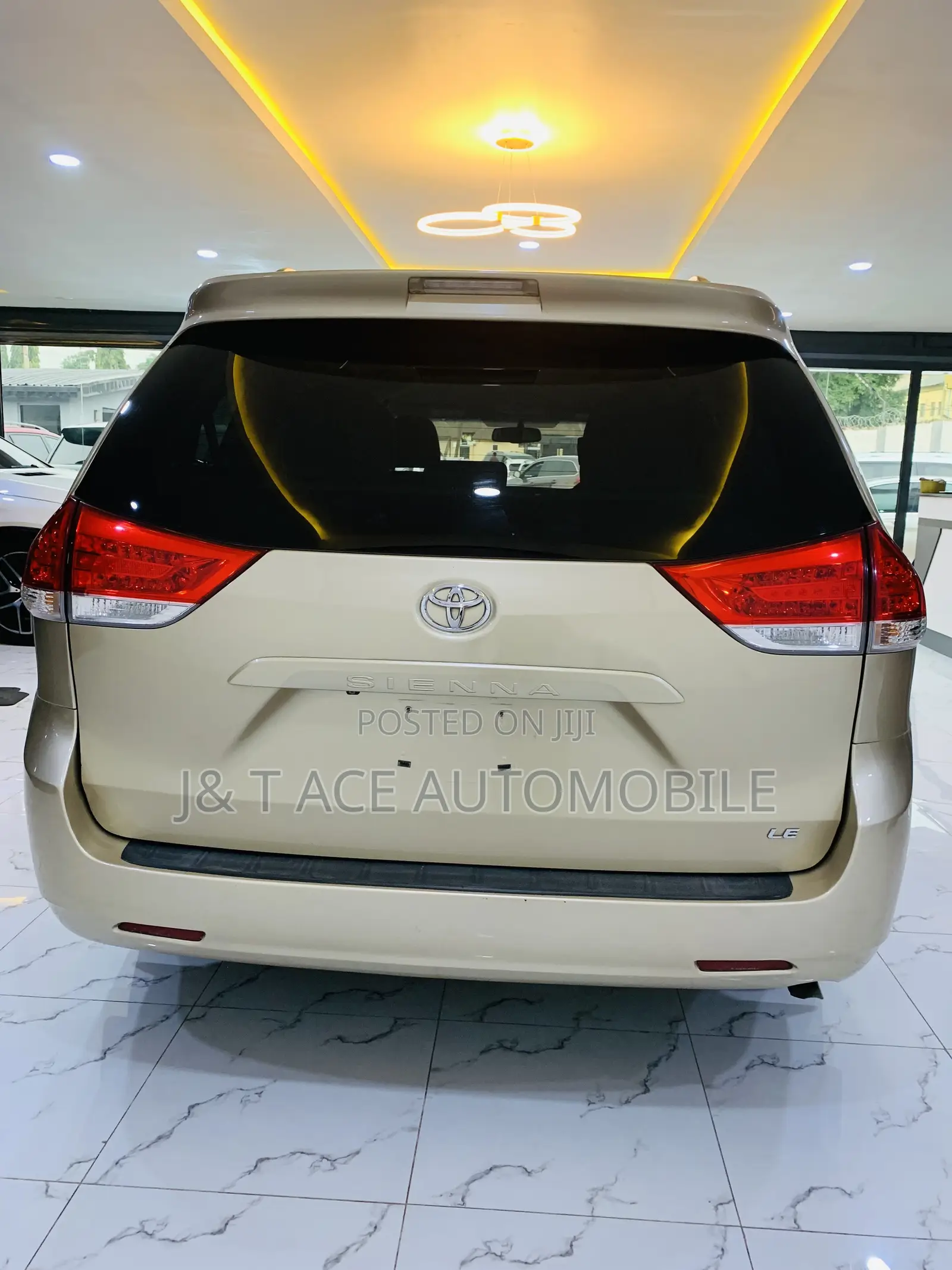 Toyota Sienna 2010 Gold