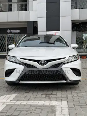 Toyota Camry XSE (2.5L 4cyl 8A) 2019 White