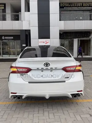 Toyota Camry XSE (2.5L 4cyl 8A) 2019 White