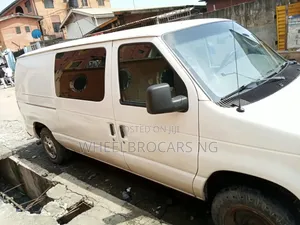 Ford Econoline 2008 White