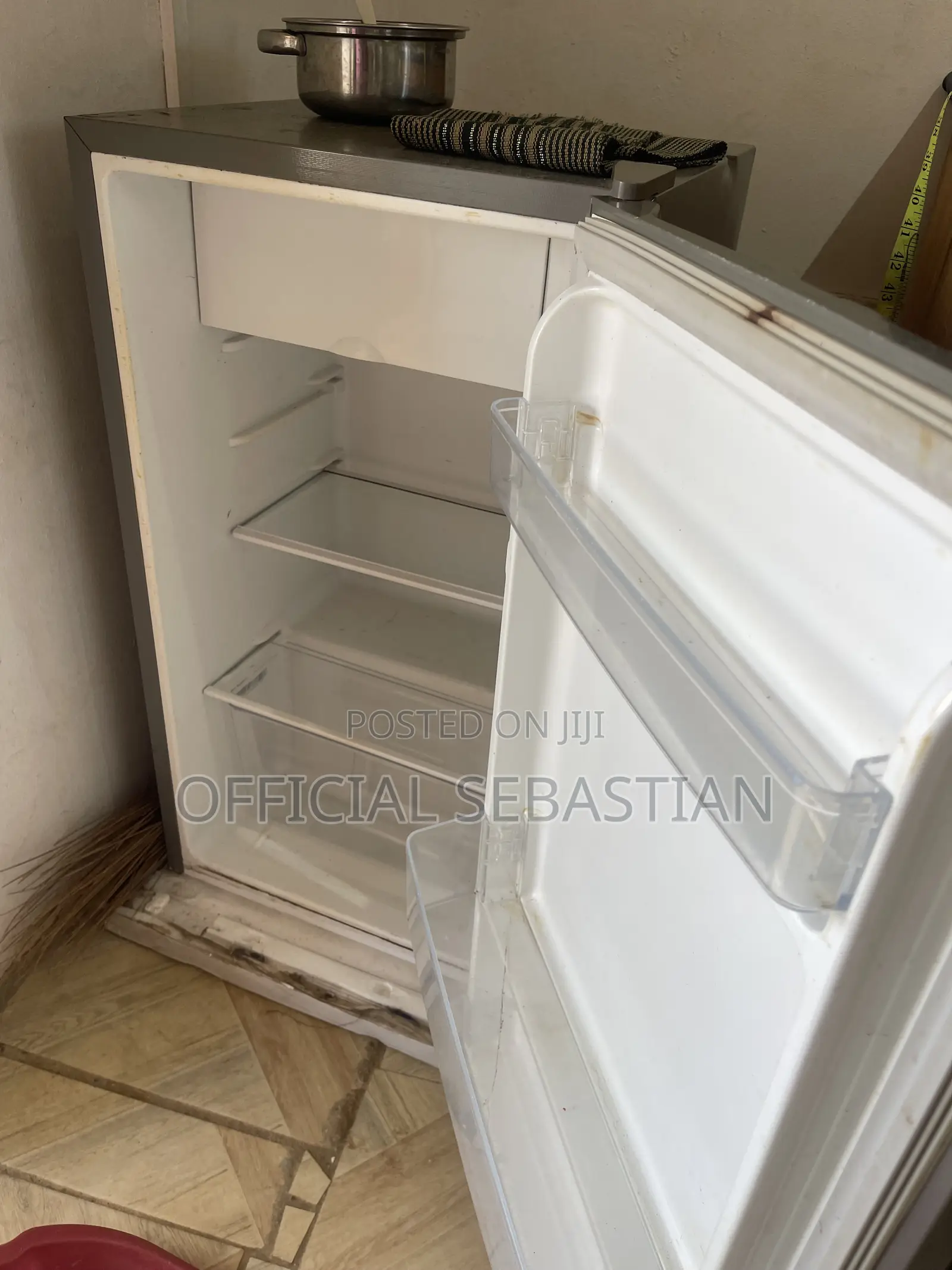 Single-Door Compact Refrigerator
