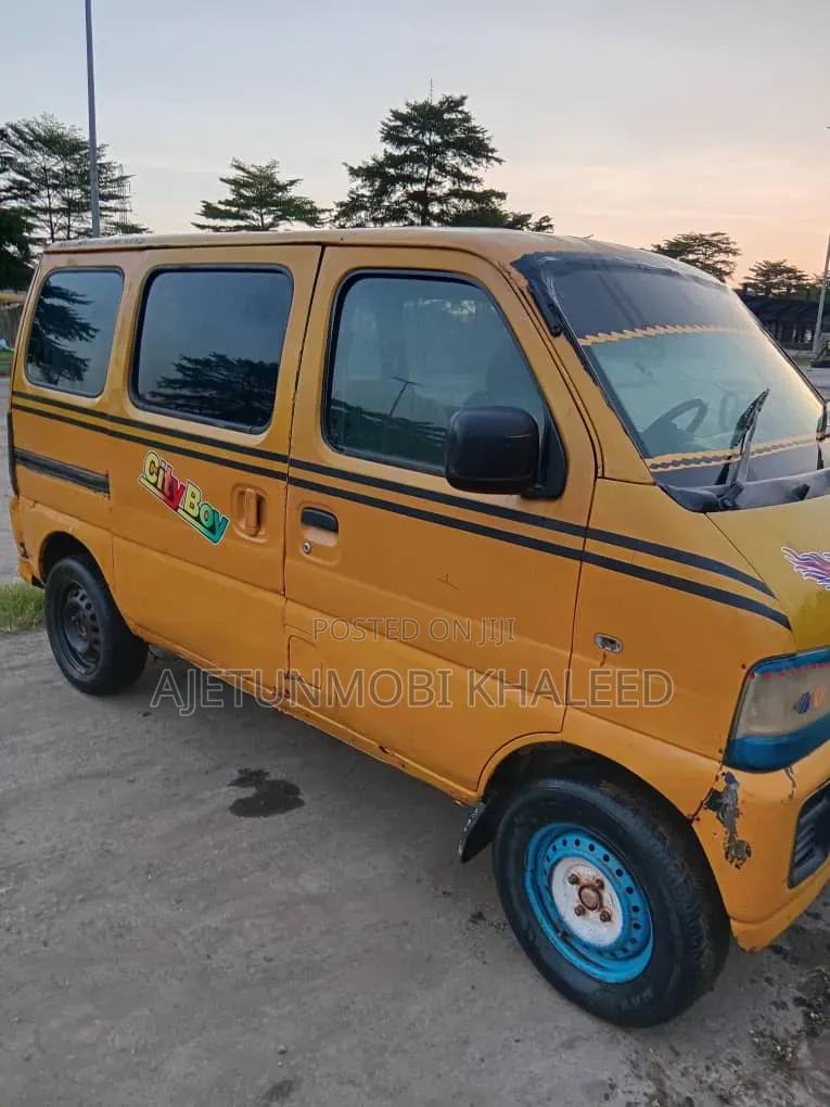 Suzuki Every 2010 Yellow