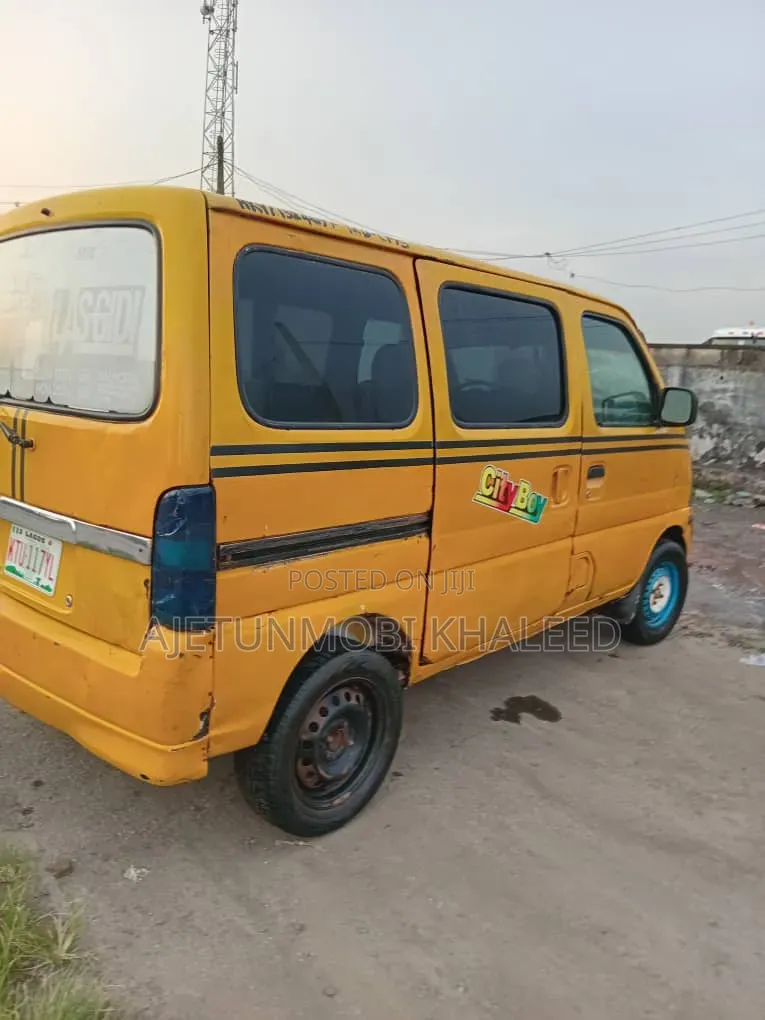 Suzuki Every 2010 Yellow