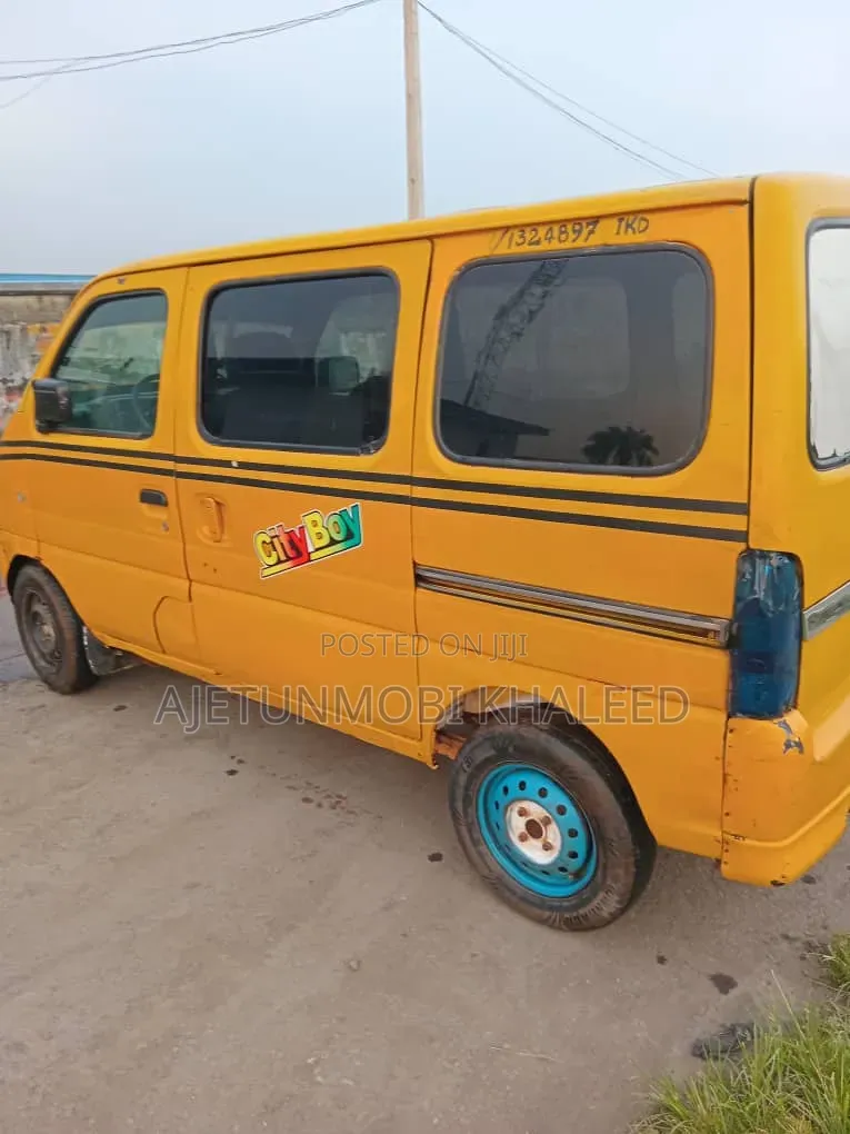 Suzuki Every 2010 Yellow