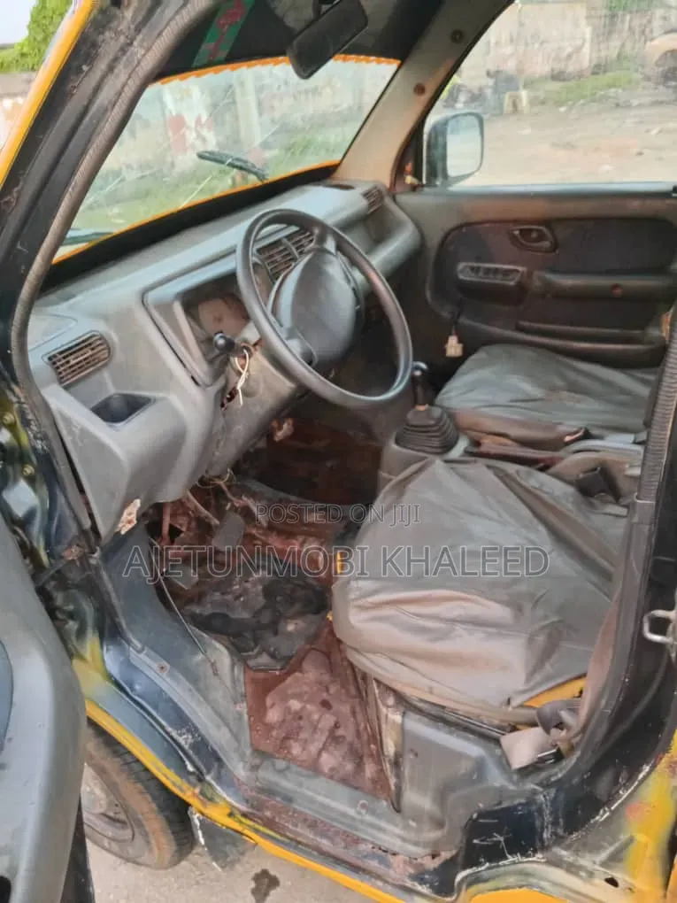 Suzuki Every 2010 Yellow
