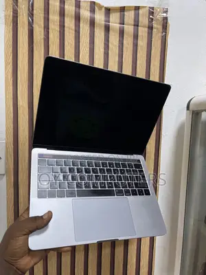 Laptop Apple MacBook 2017 8GB Intel Core i5 SSD 512GB
