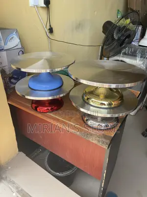 Cake Turntables / Revolving Cake Stands