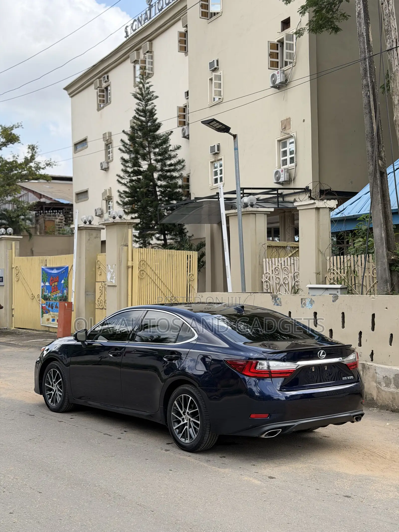 Lexus ES 350 FWD 2017 Blue