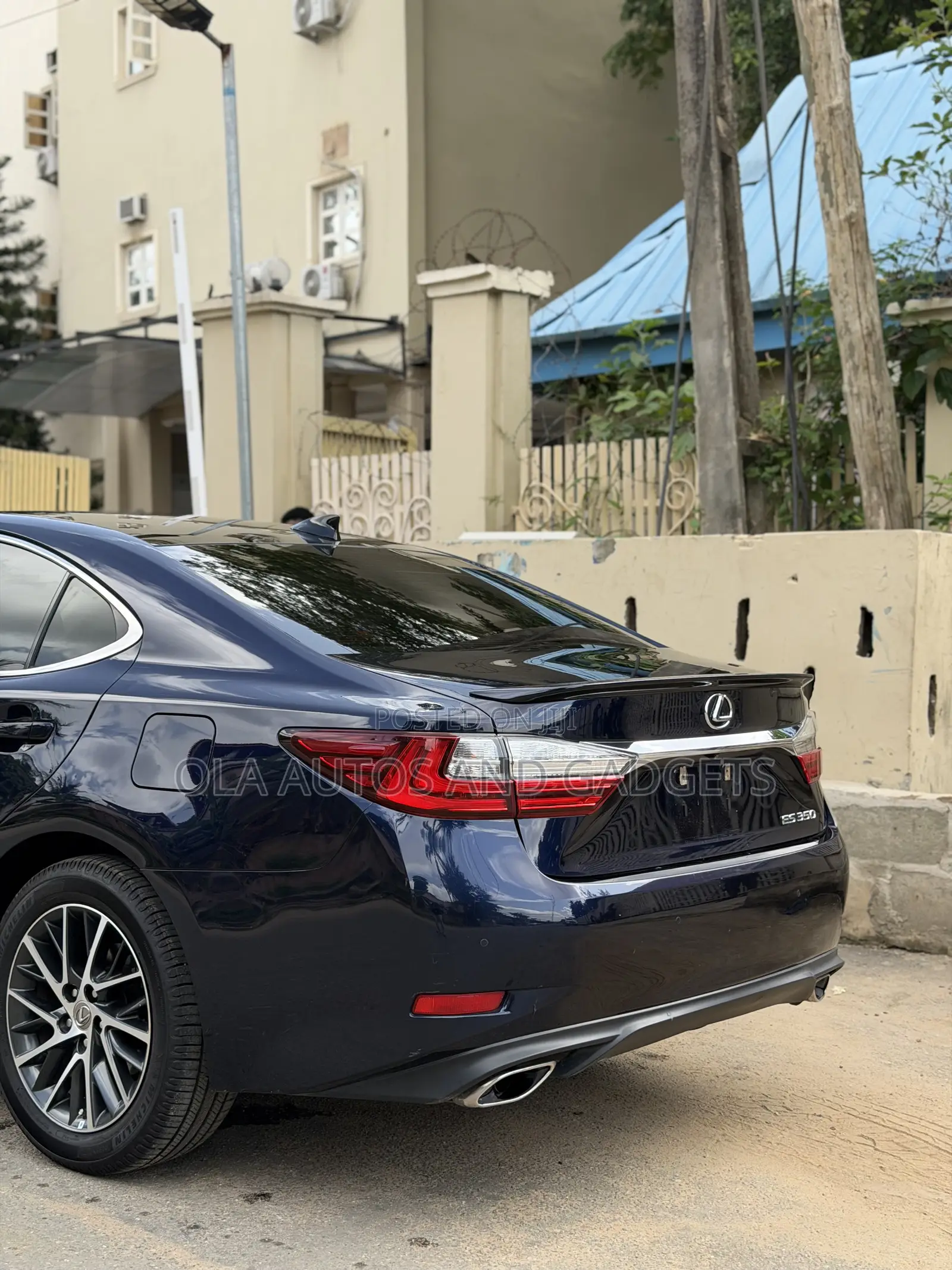 Lexus ES 350 FWD 2017 Blue