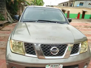Nissan Pathfinder 2005 Gray