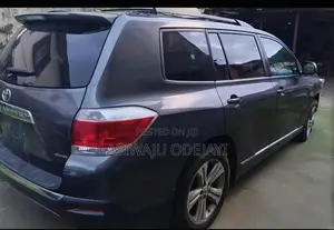Toyota Highlander SE 2011 Gray