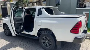 Toyota Hilux 2024 White