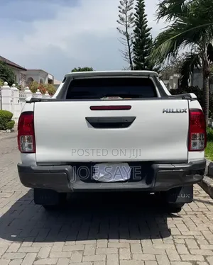Toyota Hilux 2024 White