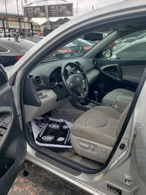 Toyota RAV4 2011 Silver