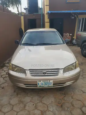 Toyota Camry 2000 Gold