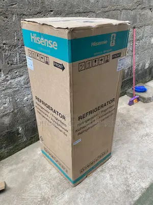 Hisense 204L Top Freezer Fridge With Built-in Water Dispenser