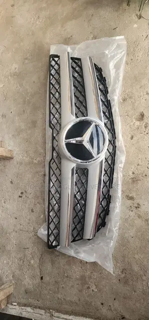 Glk350 2013 Follow Come Front Grill