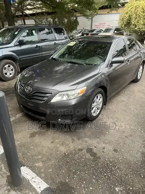 Toyota Camry LE 4dr Sedan (2.5L 4cyl 6A) 2011 Gray