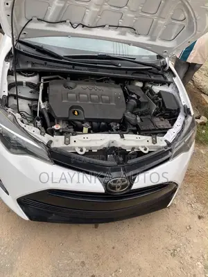 Toyota Corolla LE (1.8L 4cyl 2A) 2018 White