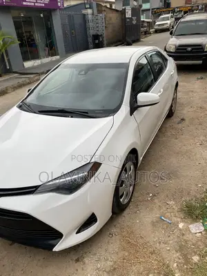 Toyota Corolla LE (1.8L 4cyl 2A) 2018 White