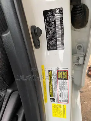 Toyota Corolla LE (1.8L 4cyl 2A) 2018 White