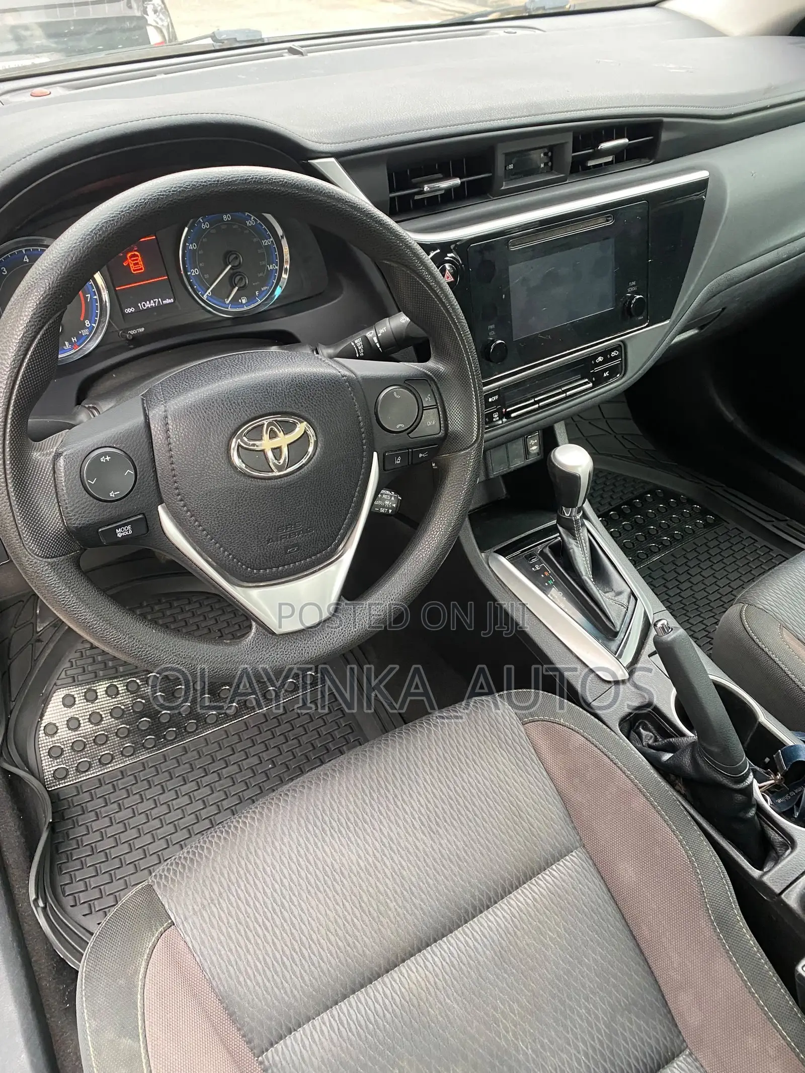 Toyota Corolla LE (1.8L 4cyl 2A) 2018 White