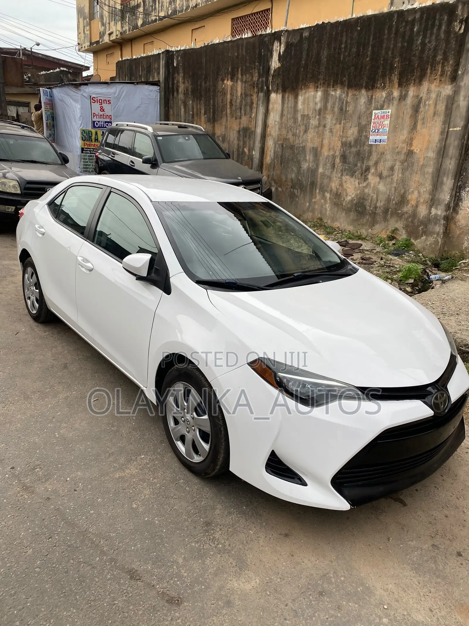 Toyota Corolla LE (1.8L 4cyl 2A) 2018 White