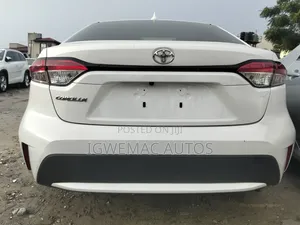 Toyota Corolla LE 2020 White