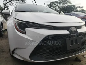 Toyota Corolla LE 2020 White