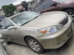 Toyota Camry XLE V6 4dr Sedan (3.0L 6cyl 4A) 2003 Gold