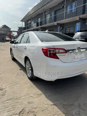 Toyota Camry XLE V6 4dr Sedan (3.5L 6cyl 6A) 2012 White