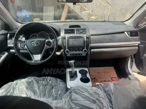 Toyota Camry LE 4dr Sedan (2.5L 4cyl 6A) 2012 Silver