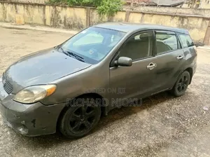 Toyota Matrix Hatchback AWD (1.8L 4cyl 4A) 2005 Gray