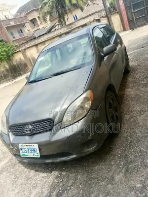 Toyota Matrix Hatchback AWD (1.8L 4cyl 4A) 2005 Gray